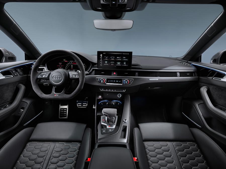 Торпедо Audi RS5 Coupe (B9) 2019 года  (WW) (фото 36 из 54)